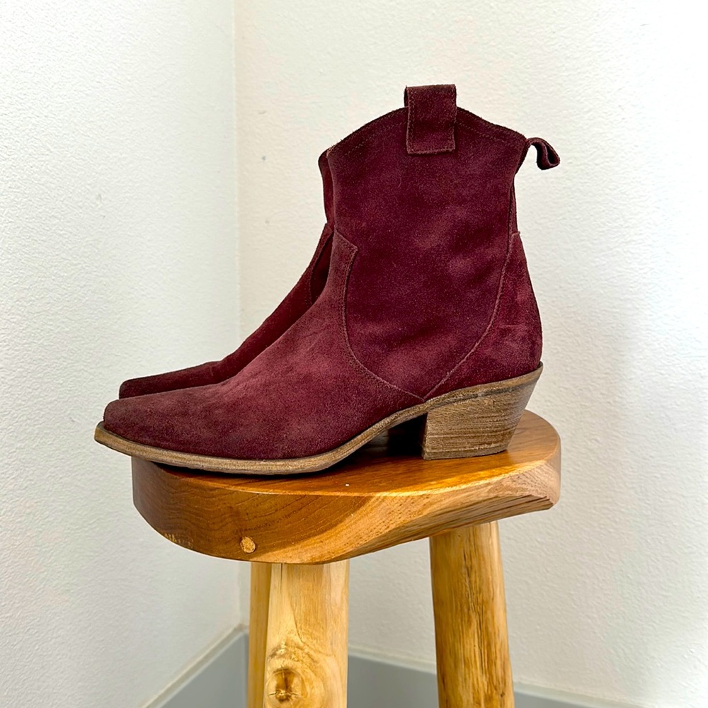 Sundance Keep Your Souls Burgundy Ankle Boots, size 40 / 9